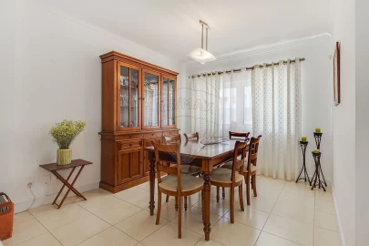 Moradia T5 para Venda em Santo Antonio da Charneca