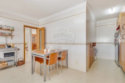 Moradia T5 para Venda em Santo Antonio da Charneca