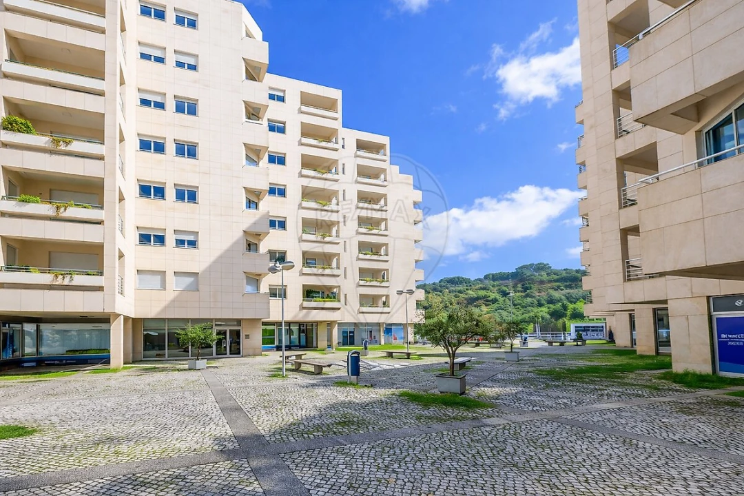 Apartamento T2 para Venda em Alvalade Foto 1