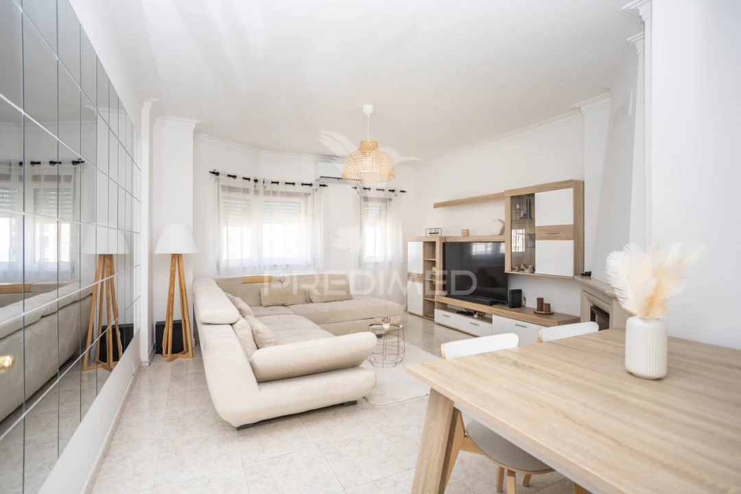 Apartamento T2 para Venda em Corroios Foto 1