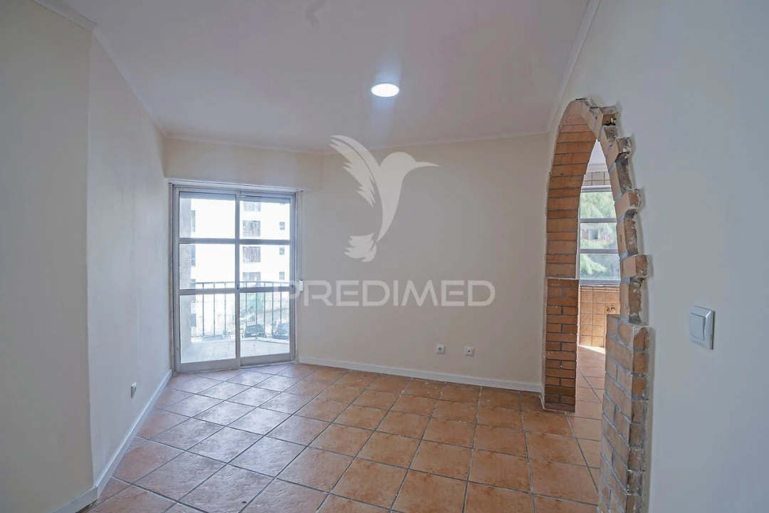 Apartamento T2 para Venda em Algueirão-Mem Martins Foto 1
