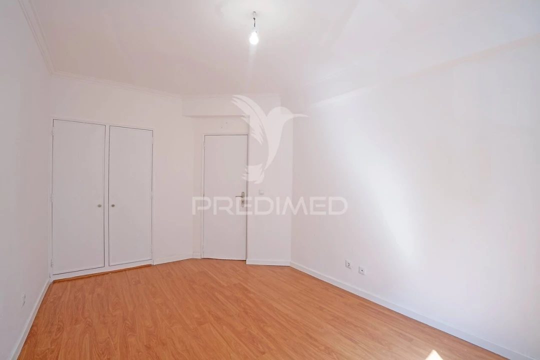 Apartamento T2 para Venda em Algueirão-Mem Martins Foto 14