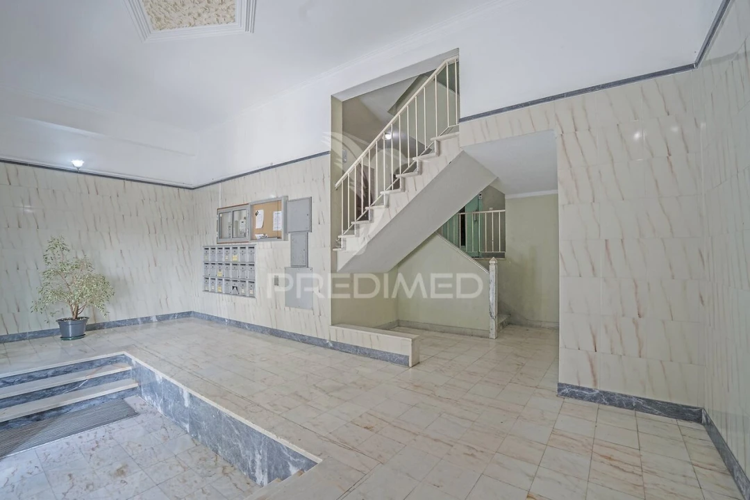 Apartamento T2 para Venda em Algueirão-Mem Martins Foto 24