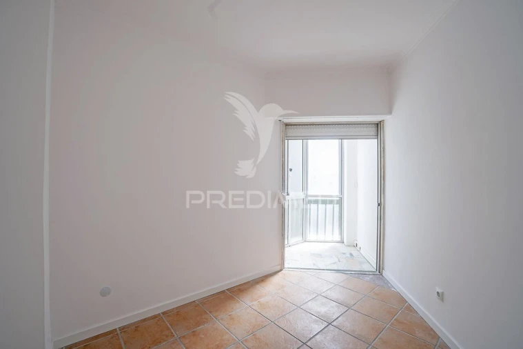 Apartamento T2 para Venda em Algueirão-Mem Martins Foto 17