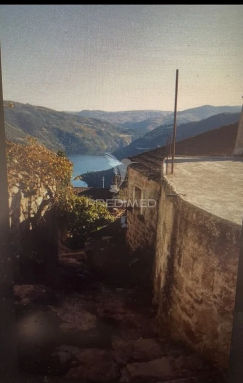 Moradia T3 para Venda em São Mamede de Ribatua