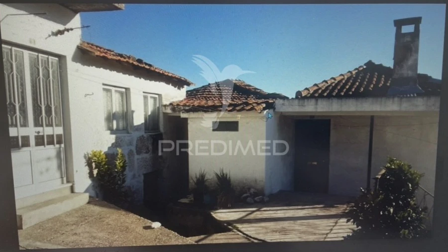Moradia T3 para Venda em São Mamede de Ribatua