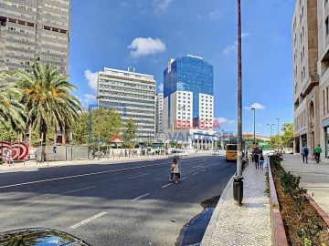 Loja para Arrendamento em Campo de Ourique