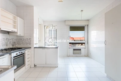 Apartamento T2 para Venda em Oeiras e São Julião da Barra, Paço de Arcos e Caxias