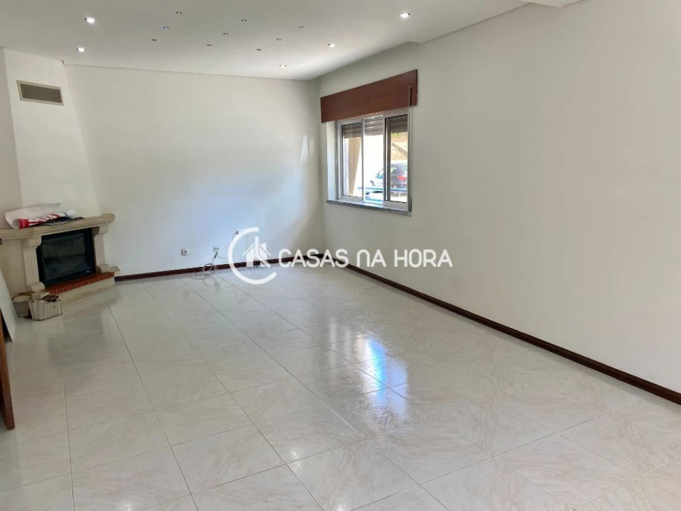 Apartamento T2 para Arrendamento em Charneca de Caparica e Sobreda Foto 3