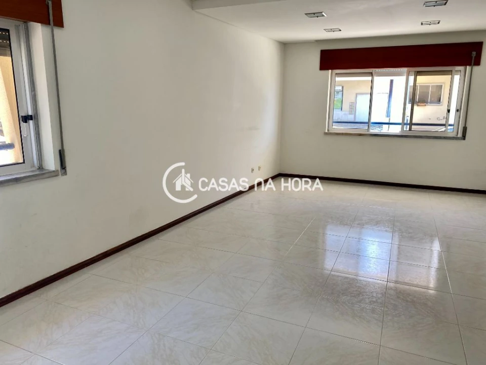 Apartamento T2 para Arrendamento em Charneca de Caparica e Sobreda Foto 2