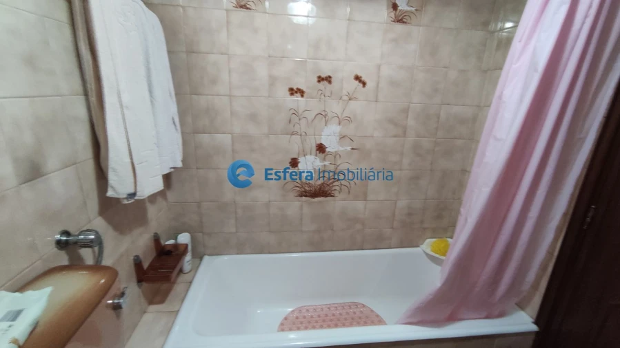 Moradia T4 para Venda em Arcozelo Foto 21