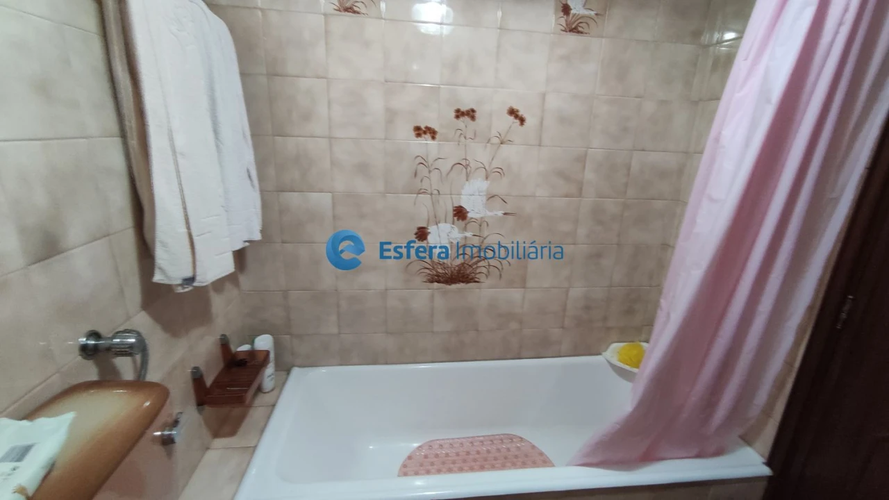 Moradia T4 para Venda em Arcozelo Foto 21