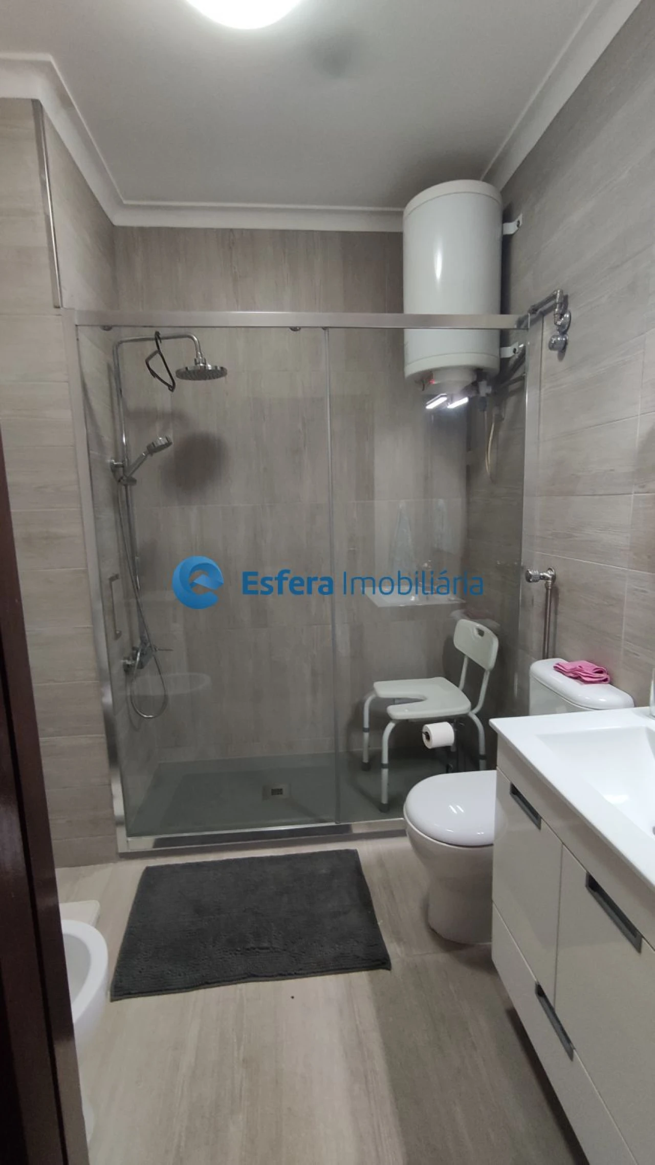 Moradia T4 para Venda em Arcozelo Foto 18