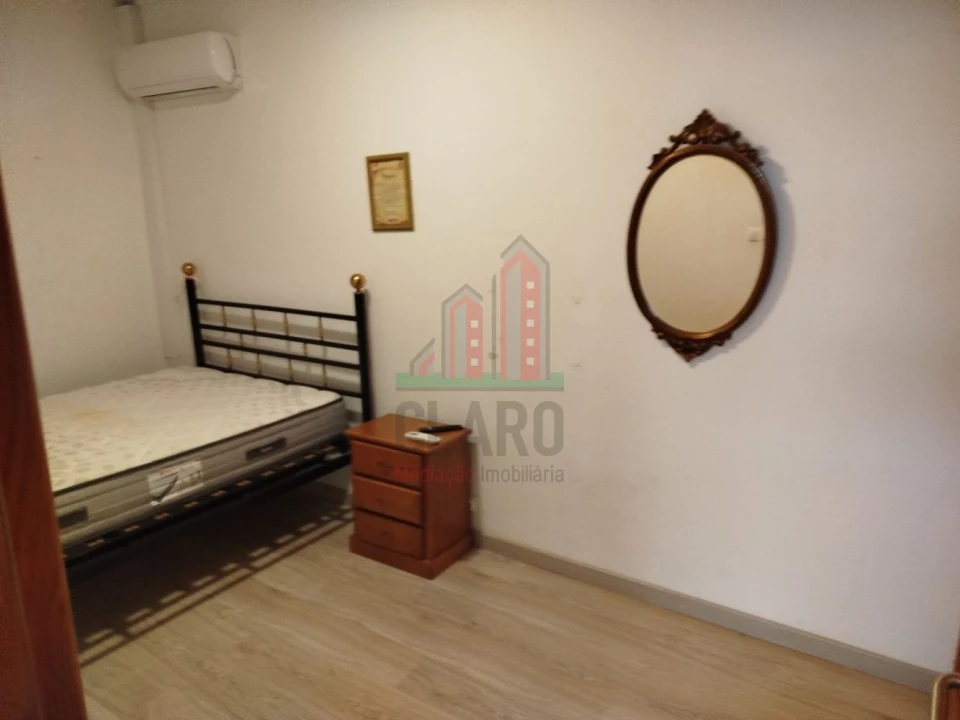 Apartamento T3 para Arrendamento em Santo Antonio dos Olivais Foto 16