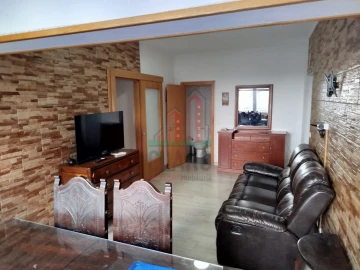 Apartamento T3 para Arrendamento em Santo Antonio dos Olivais
