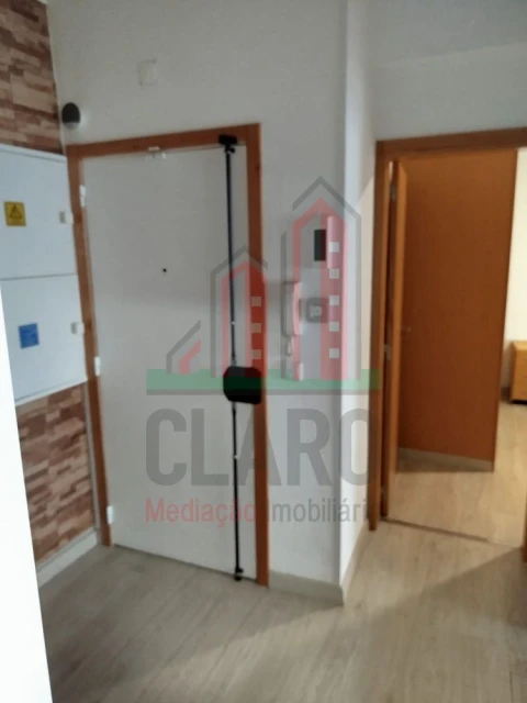 Apartamento T3 para Arrendamento em Santo Antonio dos Olivais