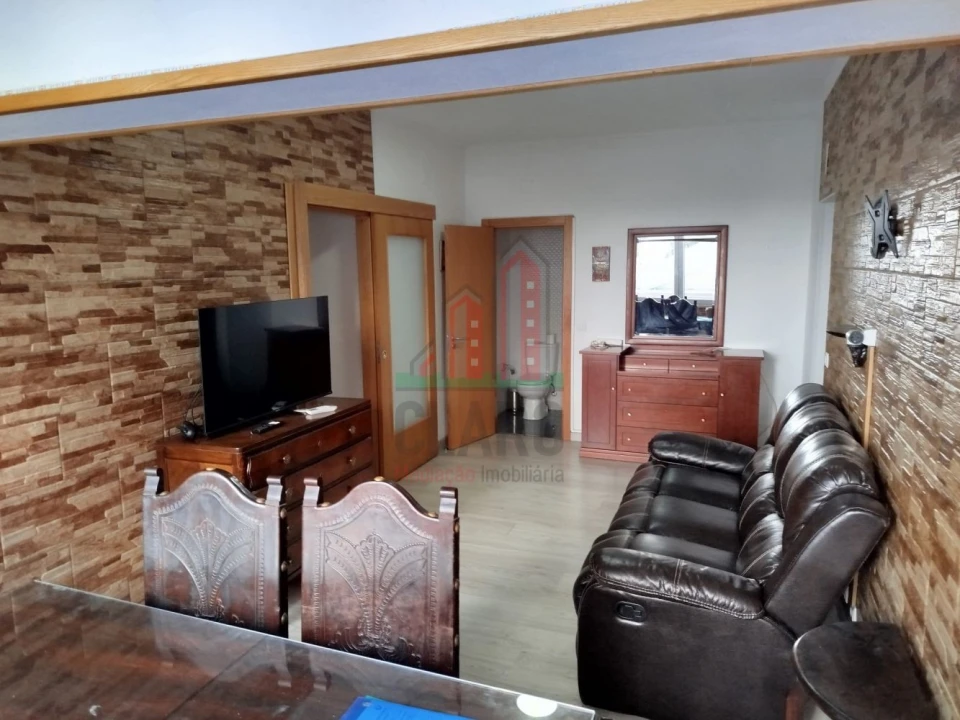Apartamento T3 para Arrendamento em Santo Antonio dos Olivais Foto 4