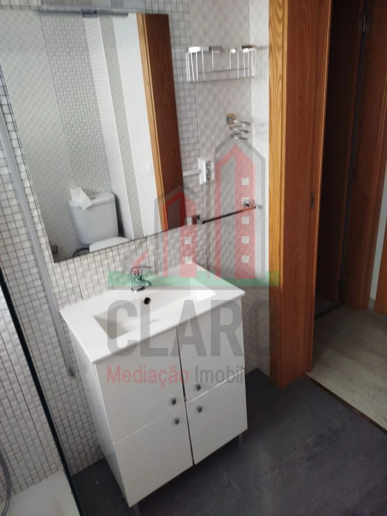Apartamento T3 para Arrendamento em Santo Antonio dos Olivais Foto 12