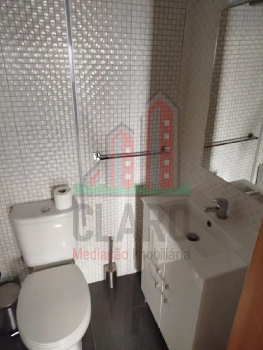 Apartamento T3 para Arrendamento em Santo Antonio dos Olivais Foto 13