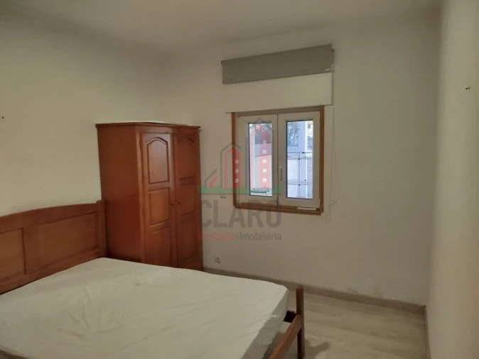 Apartamento T3 para Arrendamento em Santo Antonio dos Olivais Foto 22