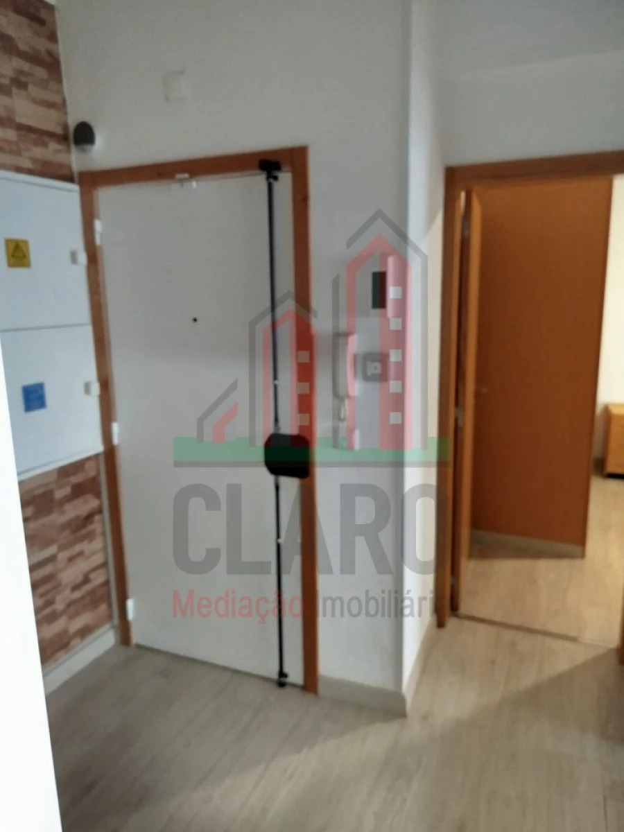 Apartamento T3 para Arrendamento em Santo Antonio dos Olivais Foto 15
