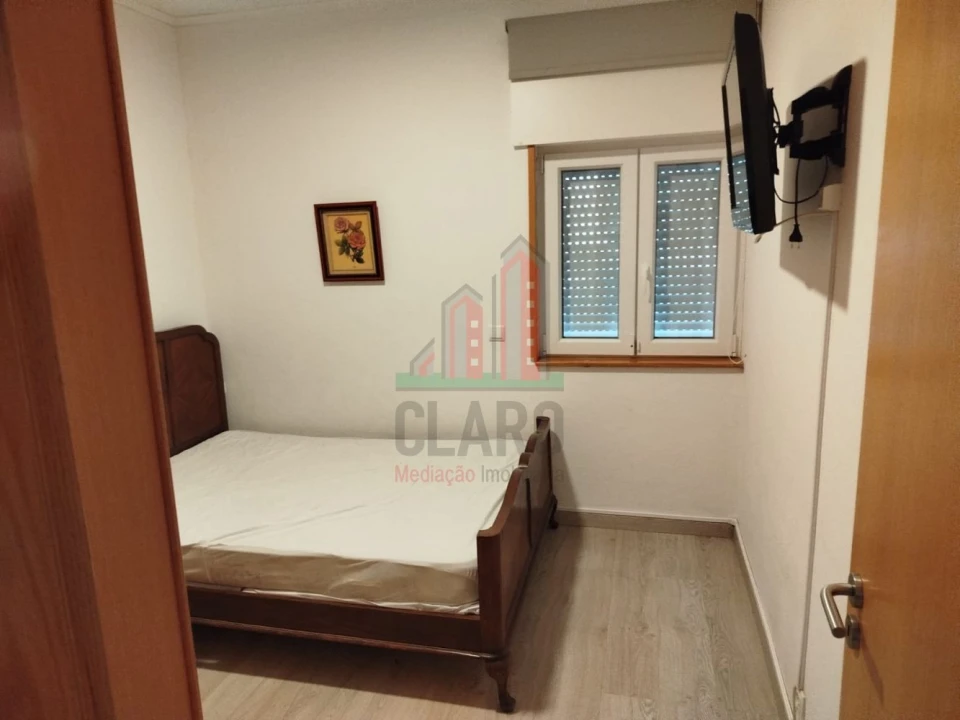 Apartamento T3 para Arrendamento em Santo Antonio dos Olivais Foto 18