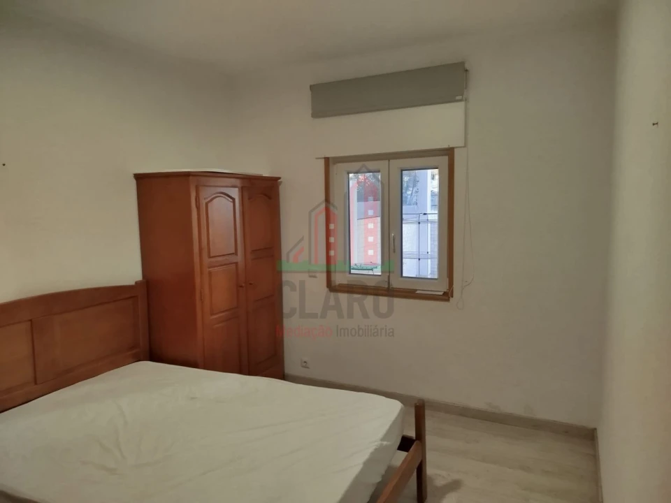 Apartamento T3 para Arrendamento em Santo Antonio dos Olivais Foto 22