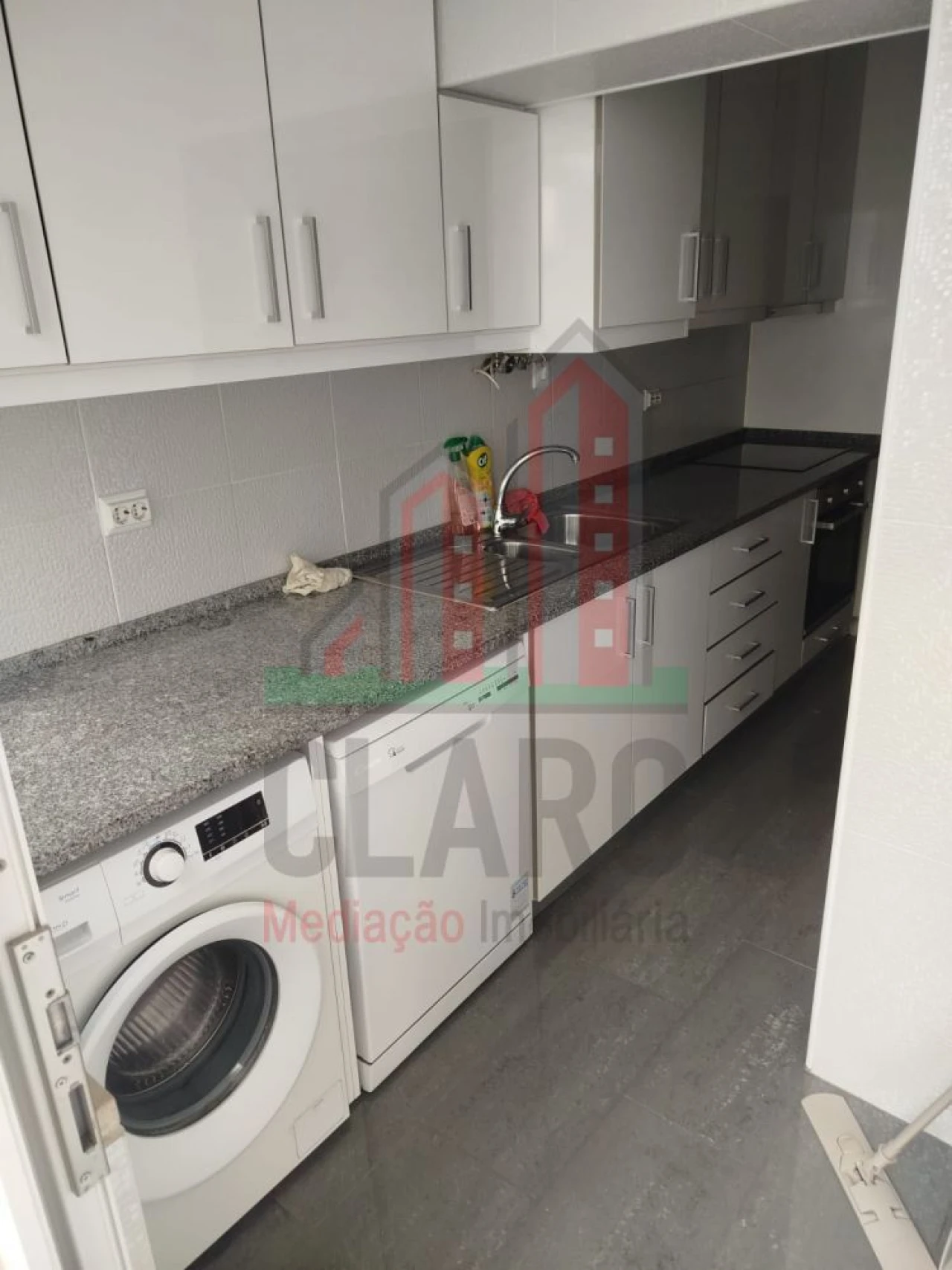 Apartamento T3 para Arrendamento em Santo Antonio dos Olivais Foto 2