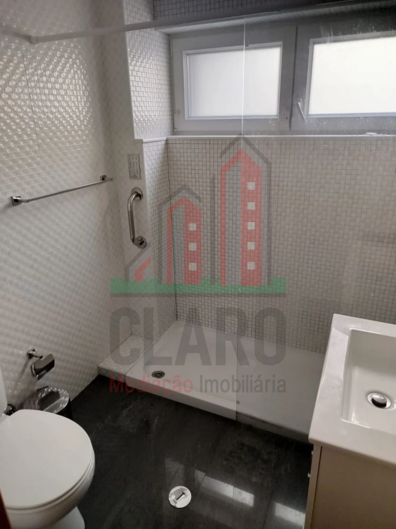 Apartamento T3 para Arrendamento em Santo Antonio dos Olivais Foto 14