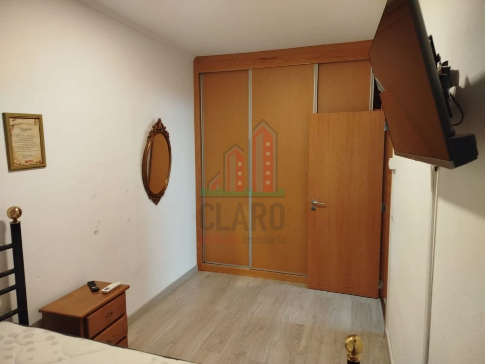 Apartamento T3 para Arrendamento em Santo Antonio dos Olivais Foto 9