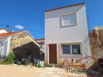 Moradia T2 para Venda em Cadaval e Pêro Moniz