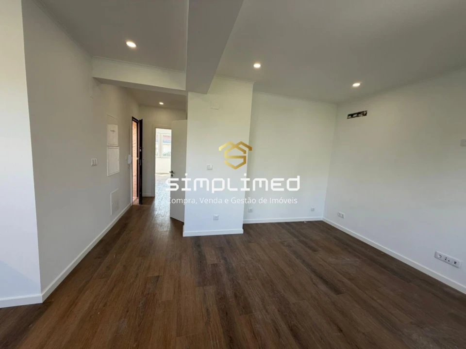 Apartamento T2 para Venda em Venteira Foto 16