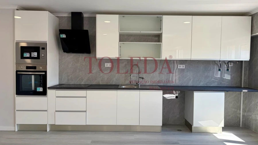 Apartamento T4 para Venda em Amora Foto 6