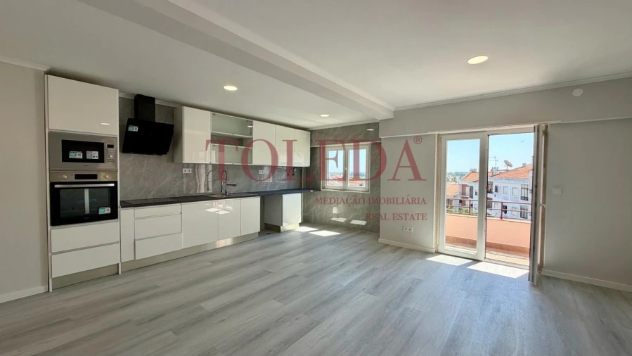Apartamento T4 para Venda em Amora Foto 5