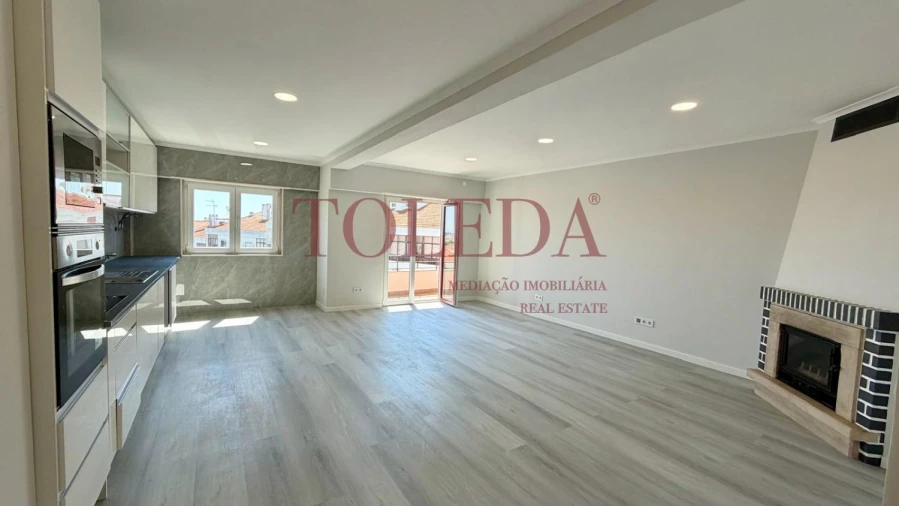 Apartamento T4 para Venda em Amora Foto 4