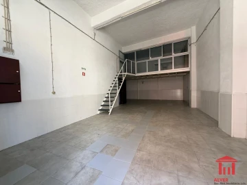 Loja para Arrendamento em Santa Clara