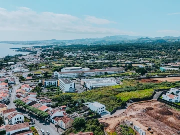 Moradia T4 para Venda em Lagoa (Nossa Senhora do Rosario)