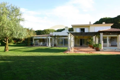 Moradia T6 para Venda em Santo Estêvão