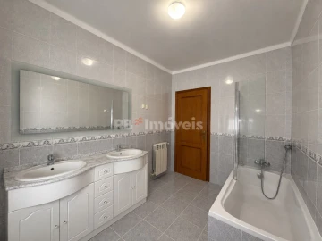 Moradia T5 para Venda em Golegã