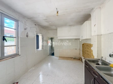 Prédio para Venda em Torres Novas (Santa Maria, Salvador e Santiago)