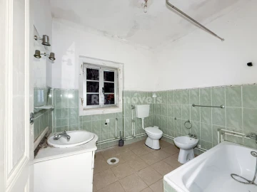 Prédio para Venda em Torres Novas (Santa Maria, Salvador e Santiago)