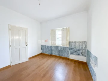 Prédio para Venda em Torres Novas (Santa Maria, Salvador e Santiago)