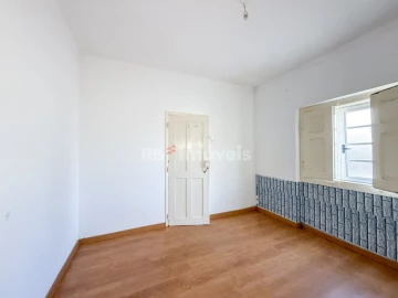 Prédio para Venda em Torres Novas (Santa Maria, Salvador e Santiago)