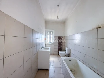 Prédio para Venda em Torres Novas (Santa Maria, Salvador e Santiago)