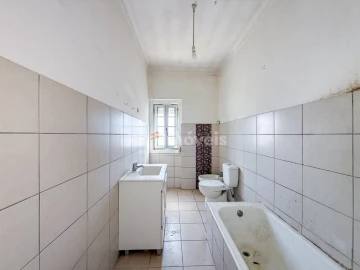 Prédio para Venda em Torres Novas (Santa Maria, Salvador e Santiago)