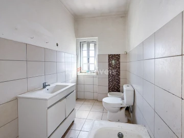 Prédio para Venda em Torres Novas (Santa Maria, Salvador e Santiago)