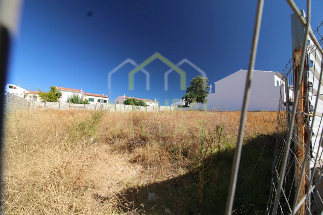 Terreno para Venda em Quelfes Foto 1
