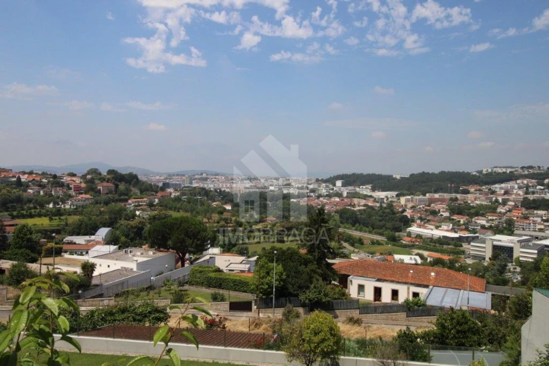 Terreno para Venda em Nogueiró e Tenões Foto 2
