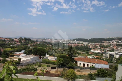 Terreno para Venda em Nogueiró e Tenões