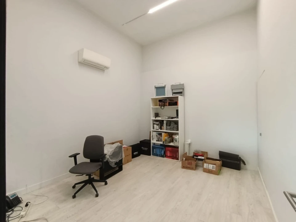 Loja para Venda em Cidade da Maia Foto 8